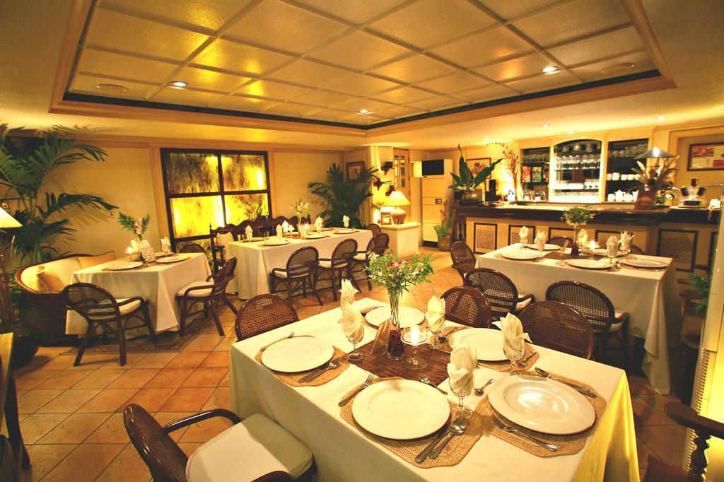Villa Margarita Hotel Davao City Buitenkant foto